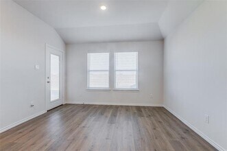 918 Buttercup Dr in Pilot Point, TX - Building Photo - Building Photo