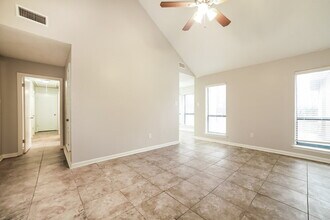 4381 Crescent Park Dr in Memphis, TN - Building Photo - Building Photo