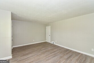 1660 Valencia Rd in Decatur, GA - Building Photo - Building Photo
