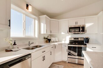 1186 Marlys Dr W in West Fargo, ND - Building Photo - Building Photo