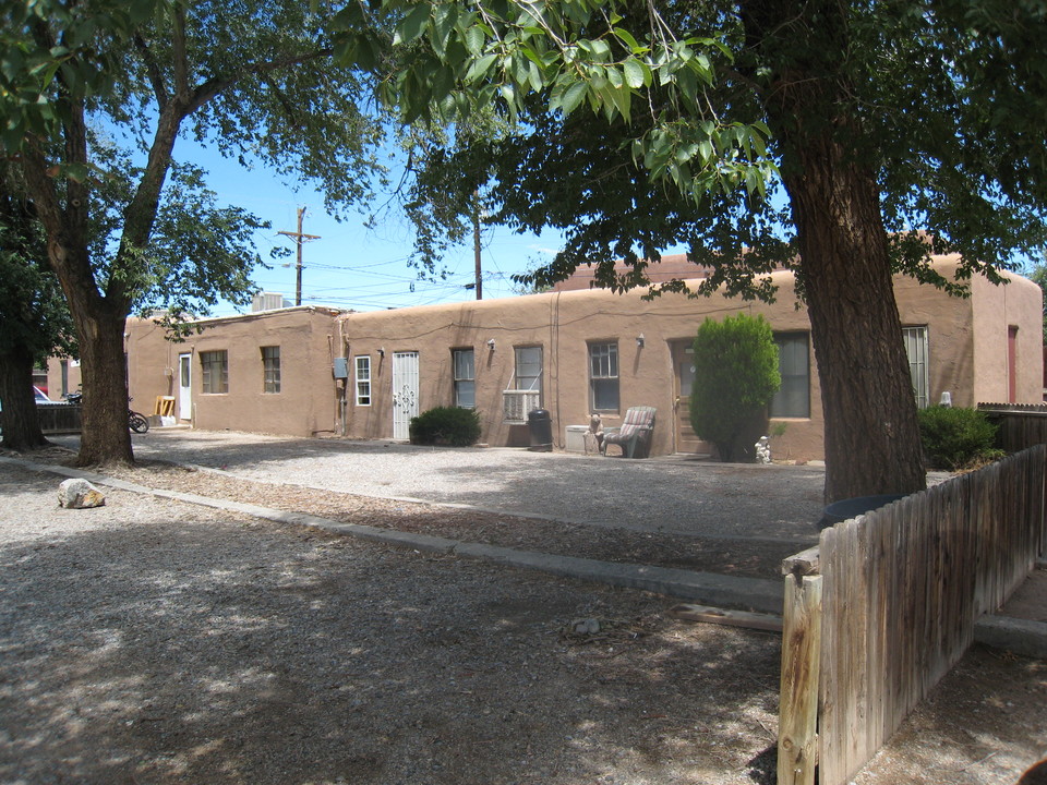 7524 2nd St NW in Albuquerque, NM - Building Photo