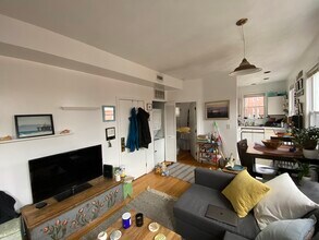 25 Hanover Ave, Unit 3 in Boston, MA - Foto de edificio - Building Photo