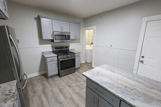 82 Fuller St, Unit 1 in Boston, MA - Foto de edificio - Building Photo