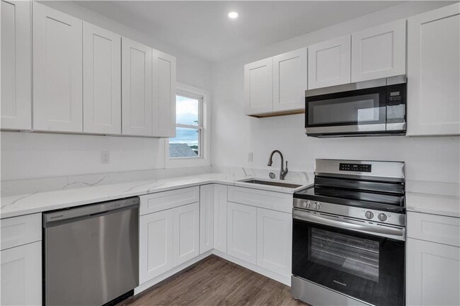 1320 Elmwood Ave in Cranston, RI - Building Photo - Building Photo