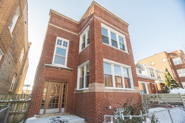 3033 W Gunnison St in Chicago, IL - Building Photo - Building Photo