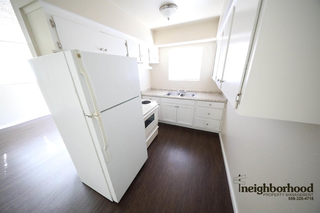 1421 E Cambridge Ave-Unit -1 in Fresno, CA - Foto de edificio