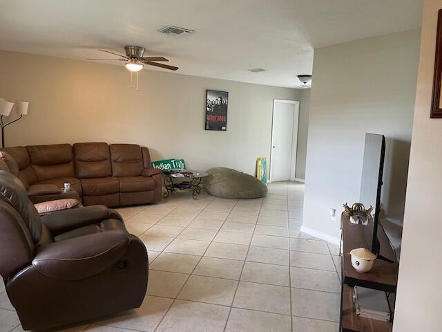 251 Las Palmas St in Royal Palm Beach, FL - Building Photo - Building Photo