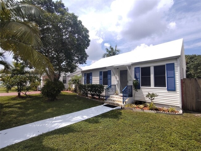 306 SW 1st Ave in Dania Beach, FL - Building Photo - Building Photo