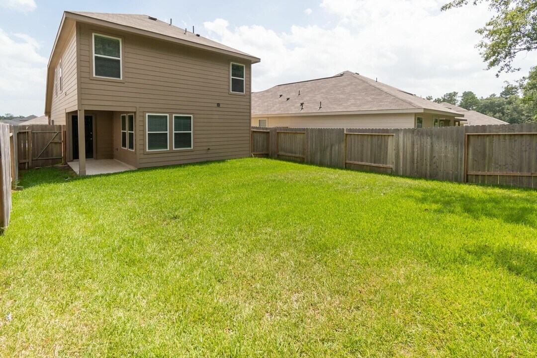13955 Westfield Dr in Willis, TX - Building Photo