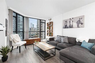 888 Hamilton St in Vancouver, BC - Building Photo - Building Photo