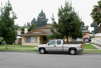 2060 S Jetty Dr in Anaheim, CA - Foto de edificio - Building Photo