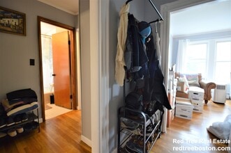 7 High Street Pl, Unit 2 in Brookline, MA - Building Photo - Building Photo