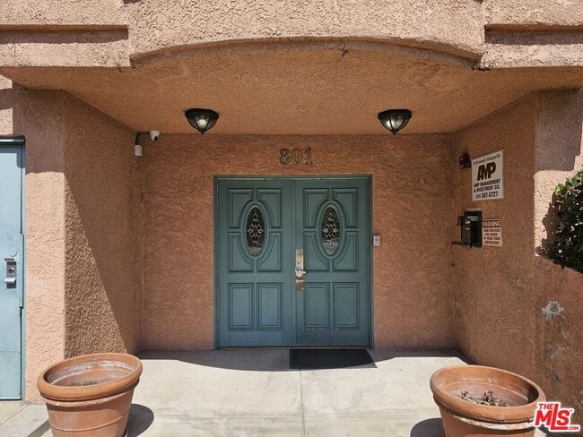 801 Lorraine Blvd in Los Angeles, CA - Building Photo - Building Photo