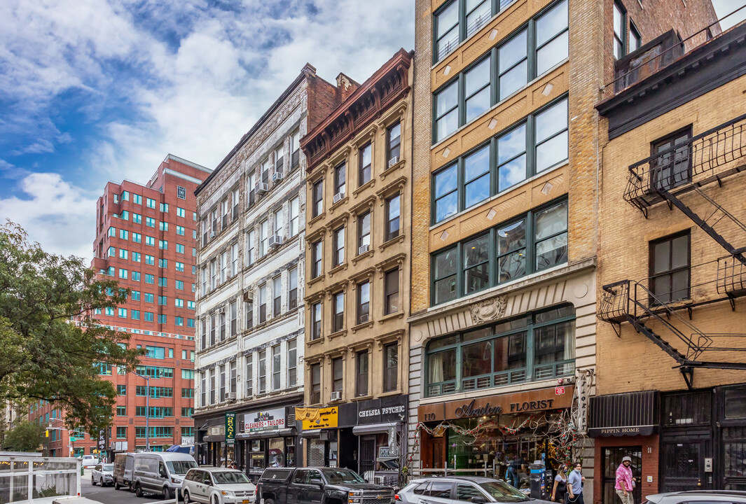 108 W 17th St in New York, NY - Building Photo