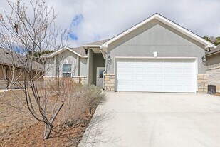 1128 Norfolk Ln in Kerrville, TX - Building Photo