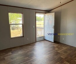 1819 Country Rd in Pearsall, TX - Building Photo - Building Photo