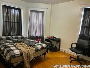 17-19-19 Washington St S, Unit 210 in Malden, MA - Foto de edificio - Building Photo