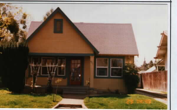 621 N School St in Lodi, CA - Foto de edificio