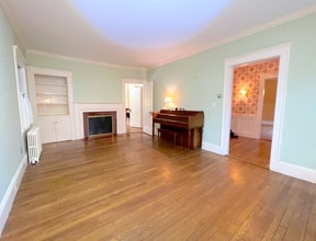 10 Berwick Rd in Lexington, MA - Building Photo - Building Photo