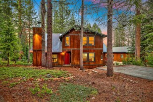 11641 Zermatt Dr in Truckee, CA - Building Photo