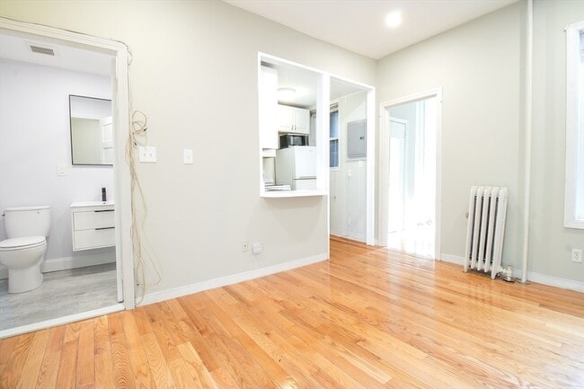 36 Winchester St, Unit 6 in Brookline, MA - Foto de edificio - Building Photo