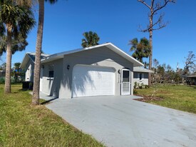 21020 Cornell Ave in Port Charlotte, FL - Building Photo