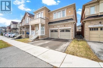 221 Etheridge Ave in Milton, ON - Building Photo - Building Photo