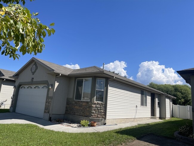 754 N Bradford Dr in North Salt Lake, UT - Building Photo - Building Photo
