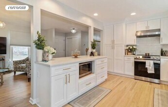 20 Underhill Dr in Southampton, NY - Building Photo - Building Photo