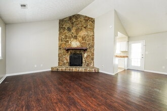 488 Carillon Ln in Stone Mountain, GA - Foto de edificio - Building Photo