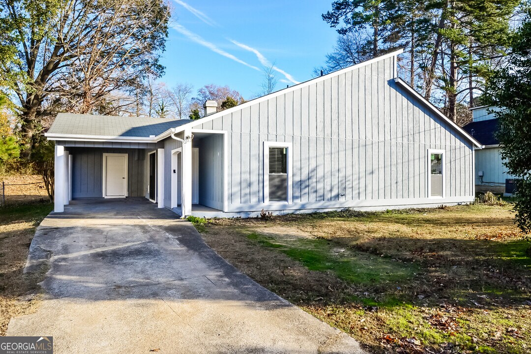 5720 Twain Dr in Ellenwood, GA - Building Photo