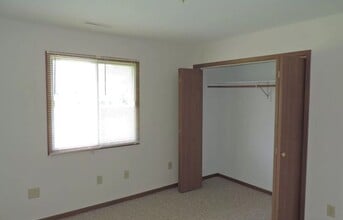 785 W Zeller St in North Liberty, IA - Foto de edificio - Building Photo
