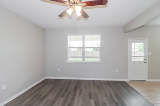 400 Captain Grumbles Dr in Jarrell, TX - Building Photo - Building Photo