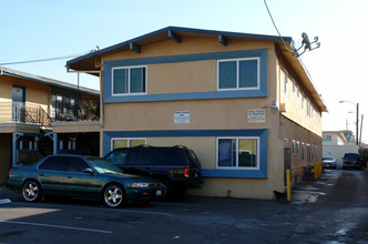 10302-6 Felton Ave. in Inglewood, CA - Building Photo - Building Photo