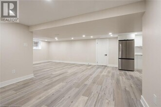 51 Grandfield St in Hamilton, ON - Building Photo - Building Photo