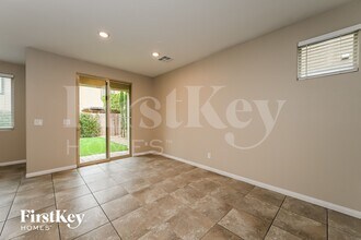 9228 S Park St in Las Vegas, NV - Foto de edificio - Building Photo