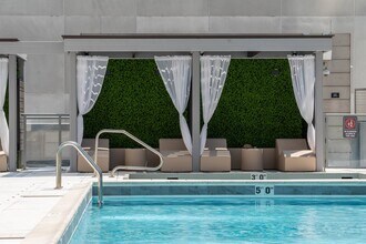 K2 Apartments in Chicago, IL - Foto de edificio - Building Photo