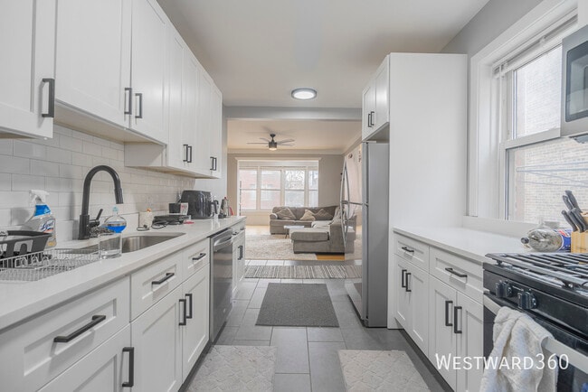 1410 W Farragut Ave in Chicago, IL - Building Photo - Building Photo