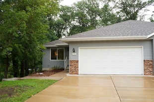 3705-3707 Valley View Pl, Unit 3705 in Eau Claire, WI - Building Photo