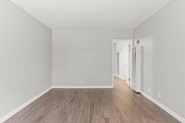 539 E 11th St in Long Beach, CA - Building Photo - Building Photo