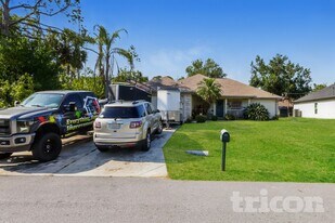 3965 Caballero Ave in North Port, FL - Building Photo