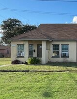 226 S Lamont St, Unit R in Aransas Pass, TX - Building Photo