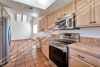 2076 E Alameda Dr in Tempe, AZ - Building Photo - Building Photo