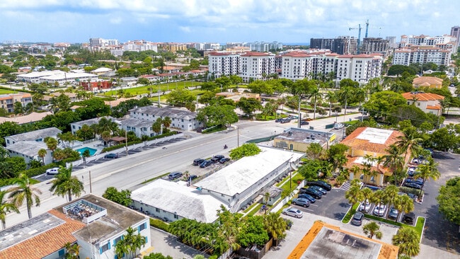 330 W Camino Real in Boca Raton, FL - Building Photo - Building Photo