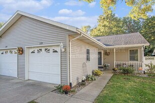 239 Lovell St in Schoolcraft, MI - Building Photo