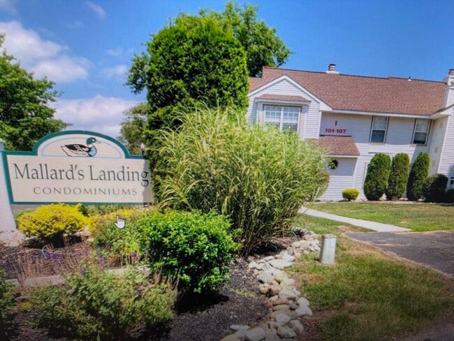 property at 139 S Edgewater Dr
