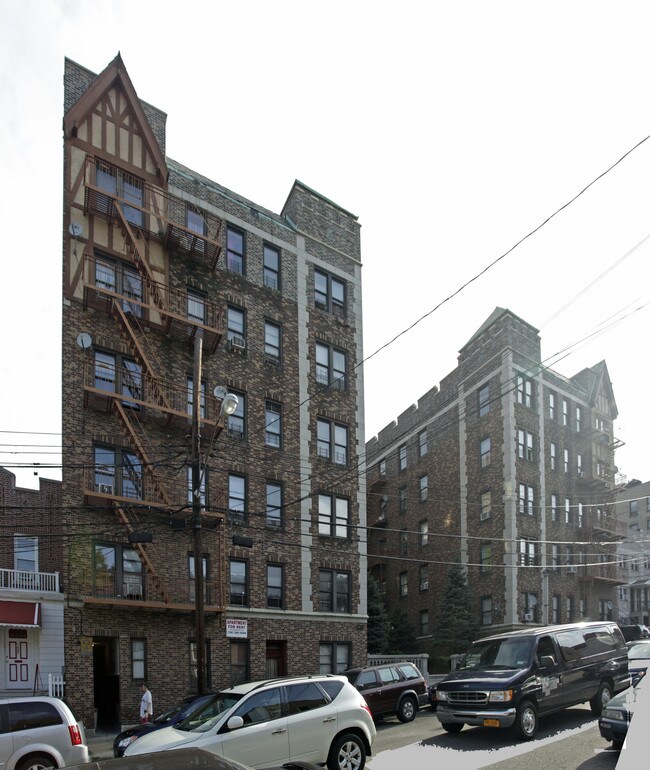 655 E 234th St in Bronx, NY - Foto de edificio - Building Photo