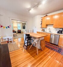 35 William St, Unit 2 in Cambridge, MA - Foto de edificio - Building Photo
