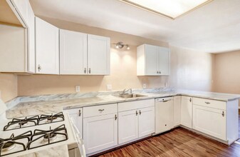 2424 Vista Grande Dr NW in Albuquerque, NM - Foto de edificio - Building Photo