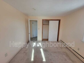 32 Dean Dr in New Britain, CT - Building Photo - Building Photo